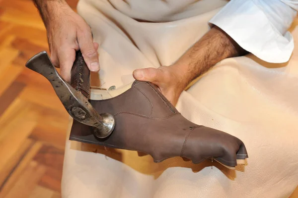 Craftsman Creates Pair Handmade Leather Shoes Cobbler — Stock Photo, Image