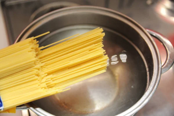 Lange Pasta Mit Käse Machen — Stockfoto