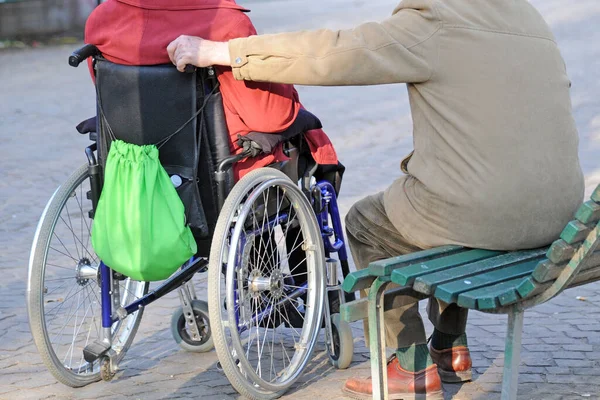 Deficiente Homem Cadeira Rodas Com Andador — Fotografia de Stock