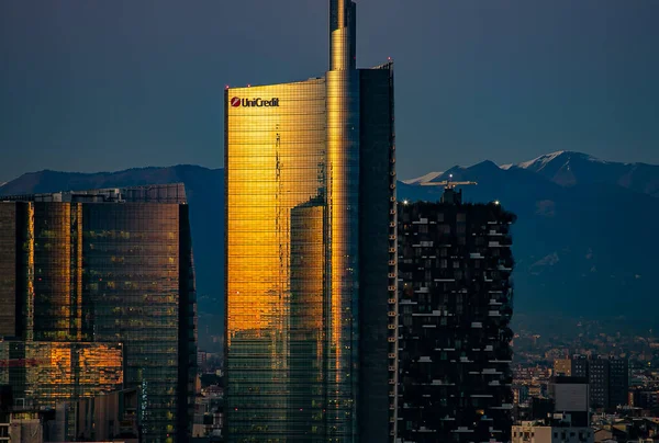 Milánó Olaszország Szeptember 2018 Milánó Felhőkarcoló Felhőkarcolók Belváros Unicredit Torony — Stock Fotó