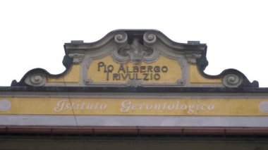 Avrupa, İtalya, Milan 13 Nisan 2020 - Pio Albergo Trivulzio huzurevi 19 Coronavirüs salgını nedeniyle karantinada bulunan yaşlılar için - hastanede birçok kurban