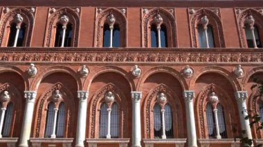 Avrupa, İtalya, Milano - Şehir merkezindeki Statale Üniversitesi, n-cov19 Coronavirus salgını sırasında insan ve öğrencilerden yoksun olarak kapatıldı