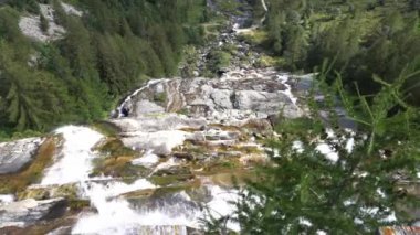 İtalya 'daki Dolomitlerin sıradağlarının manzarası. 