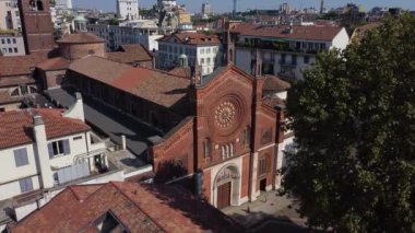 İtalya 'da konforlu evleri olan bölge manzarası.