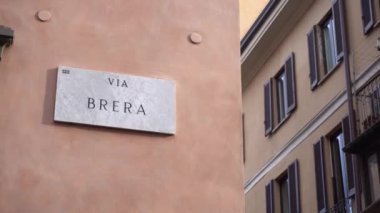 İtalya, Milan - 26 Aralık 2019: Brera ilçe işaret yolu ve sembolü