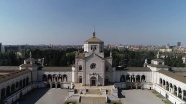 İtalya, Milano - Coronavirus salgını salgını karantina evi, kapalı mezarlık ve askıya alınmış cenaze töreni sırasında Monumental mezarlığının insansız hava görüntüsü