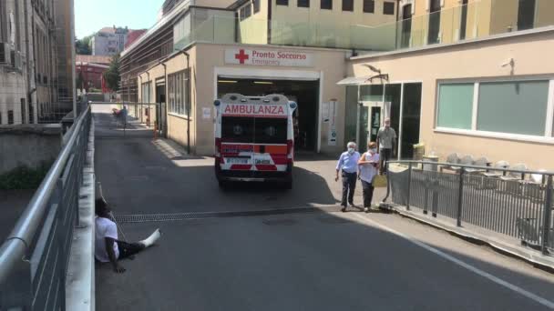 Europa Italia Lombardía Milán Julio 2020 Llegada Ambulancias Hospital Durante — Vídeos de Stock