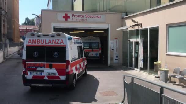 Europa Italia Lombardía Milán Julio 2020 Llegada Ambulancias Hospital Durante — Vídeos de Stock