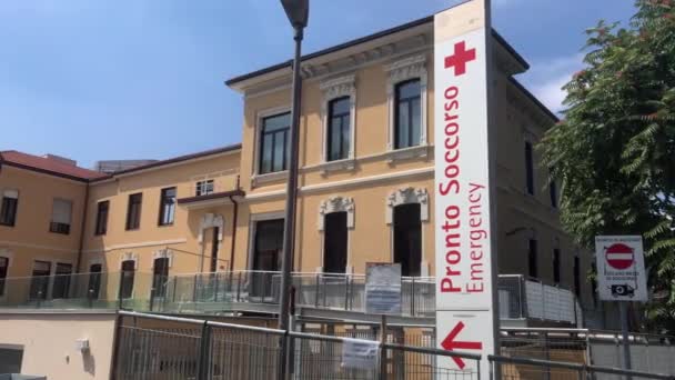 Europa Italia Lombardia Milano Luglio 2020 Arrivo Ambulanze Ospedale Caso — Video Stock