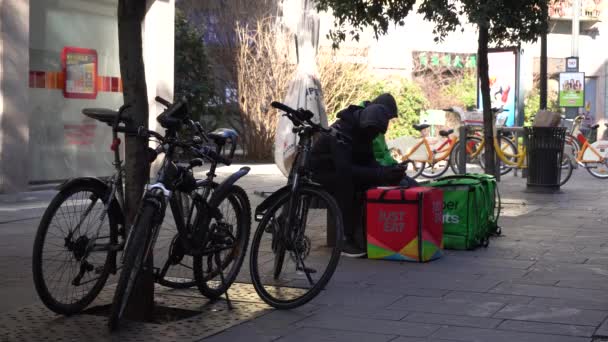 Italie Milan Septembre 2019 Cyclistes Livrent Nourriture Domicile Bureau — Video