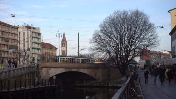 Italia Milán Febrero 2020 Puente Piedra Los Canales Navigli Centro — Vídeos de Stock