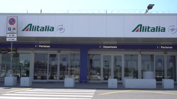 Evropa Itálie Milán Duben 2020 Linate Airport Closed Empty People — Stock video