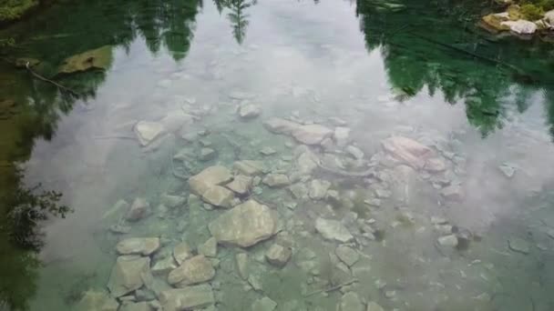 Lago Liso Transparente Montanhas — Vídeo de Stock