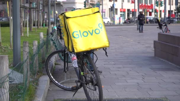 意大利米兰 2020年1月21日 Glovo交付食品 — 图库视频影像