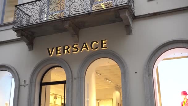Italien Milano Januari 2020 Versace Lyxbutik Och Showroom Montenapoleone Road — Stockvideo
