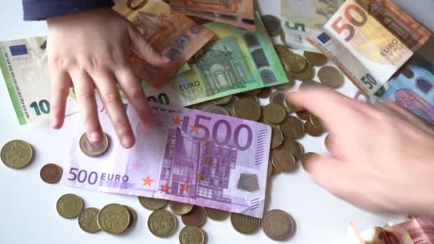 Notas Moedas Euro Dinheiro Sobre Uma Mesa Branca — Vídeo de Stock