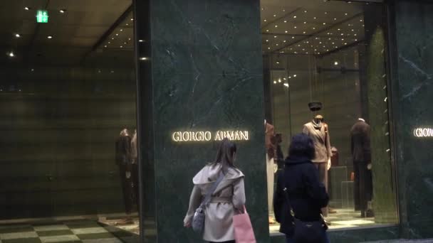 Olaszország Milánó 2020 Január Armani Luxusáruház Bemutatóterem Monte Napoleone Utcai — Stock videók