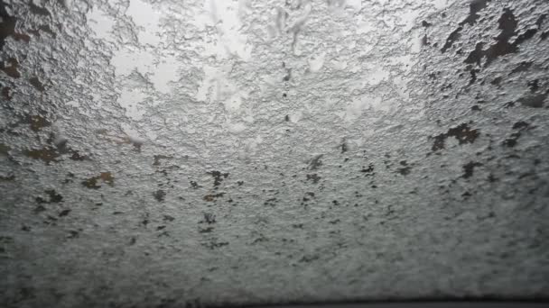 Kış Günü Arabanın Camına Yağmur Buz Gibi Kar Yağar — Stok video