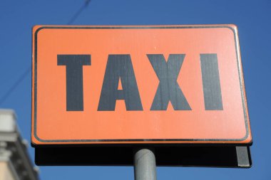 Caddedeki trafik işareti