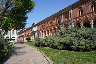 beautiful buildings in milan, italy 