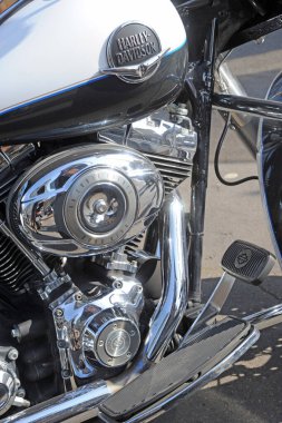Milan, İtalya 19 Şubat 2019 - Harley Davidson Motor Şirketi, logo ve imza - lüks Amerikan motosikleti 