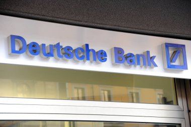 Milan, İtalya 19 Şubat 2019 - Deutsche Bankası logosu ve imzası