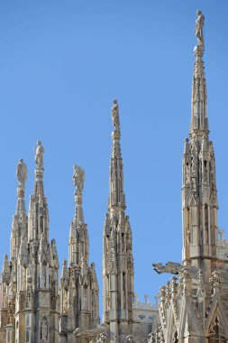 Milan, İtalya - 10 Ekim 2019: La Madonnina, Duomo 'nun tepesindeki şehrin sembolü.