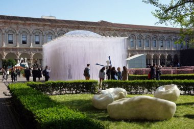 İtalya Milano 9 Nisan 2019 Mobilya Fuarı (Salone del mobile e Fuorisalone) Statale Üniversitesi
