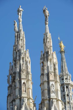 Milan, İtalya - 10 Ekim 2019: La Madonnina, Duomo 'nun tepesindeki şehrin sembolü.
