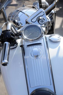 Milan, İtalya 19 Şubat 2019 - Harley Davidson Motor Şirketi, logo ve imza - lüks Amerikan motosikleti 