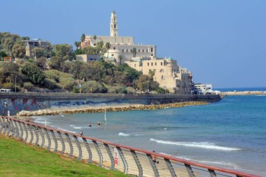 Gozo adasının körfezindeki eski St. George kasabasının manzarası.