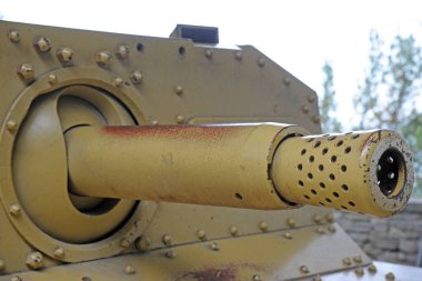 Sarı tank topu dışarıda - savaş