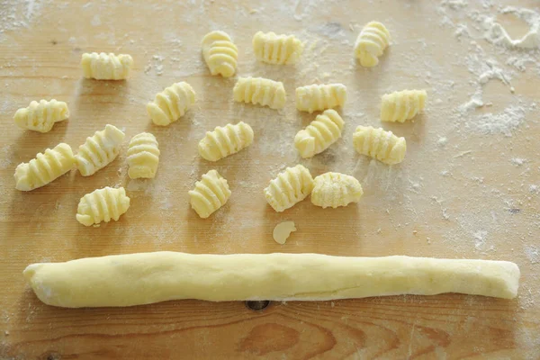 Buatan Sendiri Kentang Gnocchi Dengan Tangan Tradisi Masakan Italia — Stok Foto