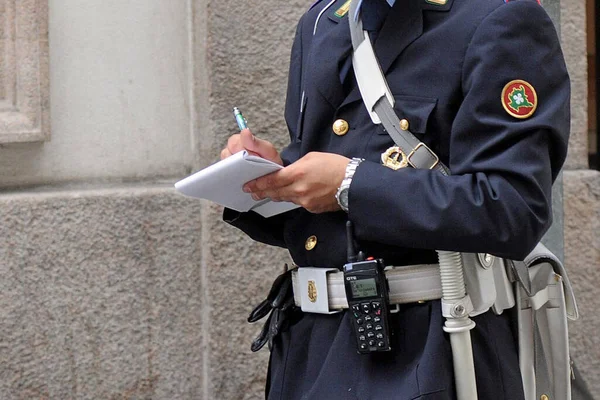 Polícia Local Emite Multas Meio Dia Nas Ruas Itália — Fotografia de Stock