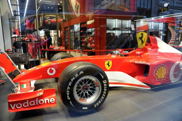 Milão Itália Janeiro 2019 Ferrari Store Com Carro Loja — Fotografia de Stock