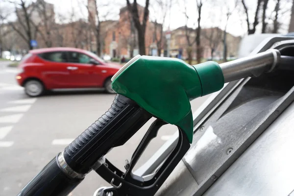 Yeşil Bir Benzin Pompasını Kapatın — Stok fotoğraf