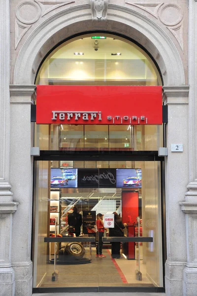 Milan Italie Janvier 2019 Ferrari Store Avec Voiture Dans Boutique — Photo
