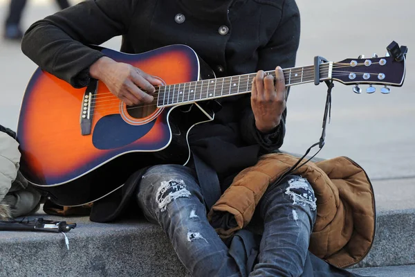 Close Man Playing Guitar — Stock Photo, Image