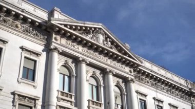 MILAN, ITALY - 26 Aralık 2019: Banca Ticari İtalyan Sarayı, İtalya
