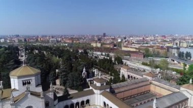 İtalya, Milano - Coronavirus salgını salgını karantina evi, kapalı mezarlık ve askıya alınmış cenaze töreni sırasında Monumental mezarlığının insansız hava görüntüsü
