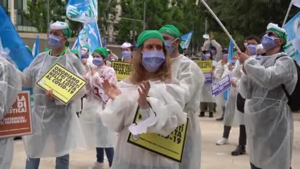 Milan Italy June 2020 Nurses Wearing Masks Protest Mismanagment Coronavirus — Stock Video