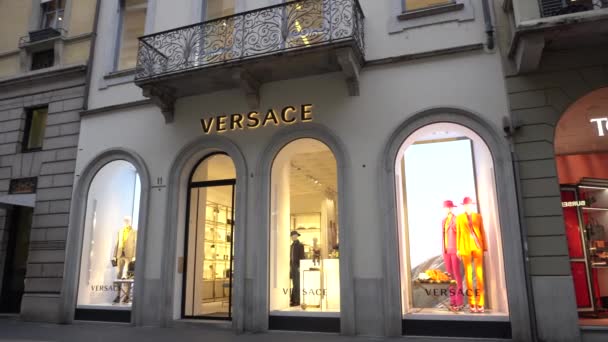 Itália Milão Janeiro 2020 Loja Luxo Showroom Versace Distrito Moda — Vídeo de Stock