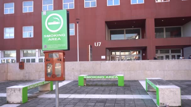 Talya Milan Ocak 2020 Bicocca Üniversitesi Köyünde Sigara Içme Alanı — Stok video