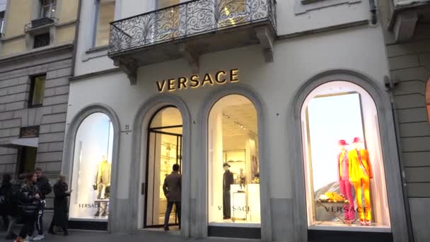 Italien Mailand Januar 2020 Versace Luxusladen Und Showroom Modeviertel Montenapoleone — Stockvideo