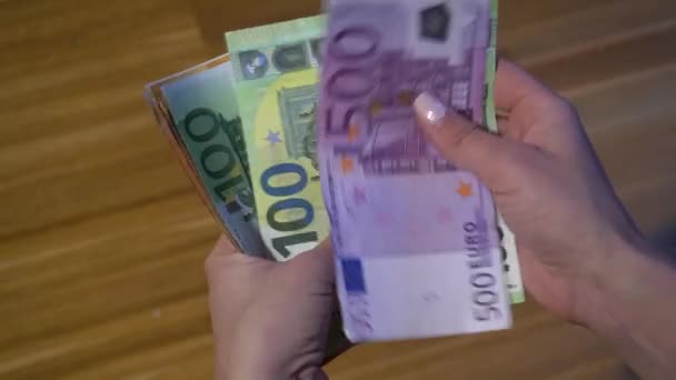 Person Som Räknar Eurosedlar Penningbakgrund — Stockvideo