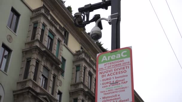 Italië Milaan December 2019 Gebied Beperkt Verkeersgebied Stop Voor Diesel — Stockvideo