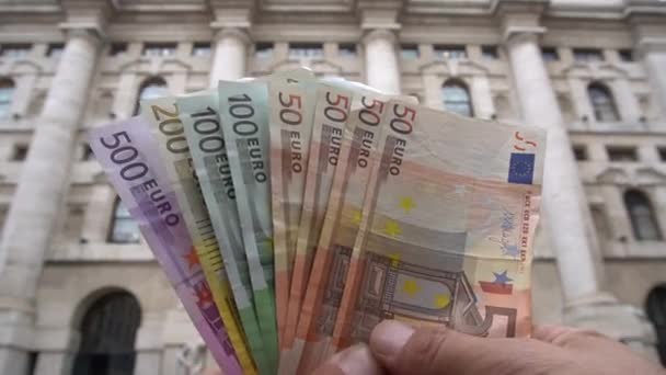 イタリア ミラノ 9月24 2019 ユーロの現金の背景 ユーロマネー銀行券 イタリアの証券取引所の接線政策 キャッシュバック Piazza Affari家 — ストック動画