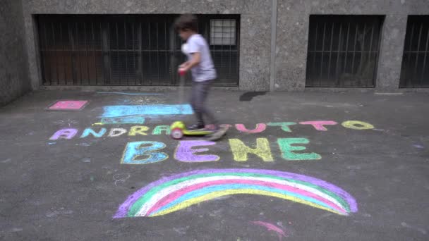 Europa Italia Milano Aprile 2020 Bambini Genitori Italiani Disegnano Iscrizione — Video Stock