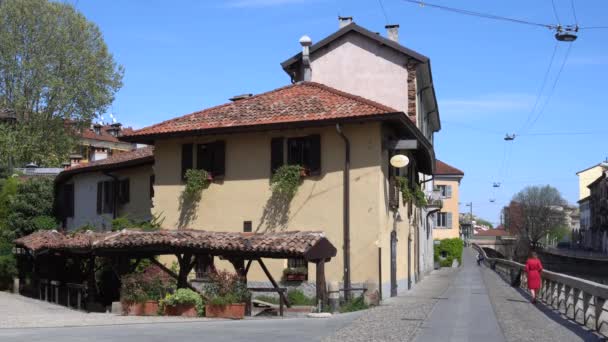 Talya Milano Vicolo Dei Lavandai Antik Umumi Tuvaletler Navigli Kanalları — Stok video