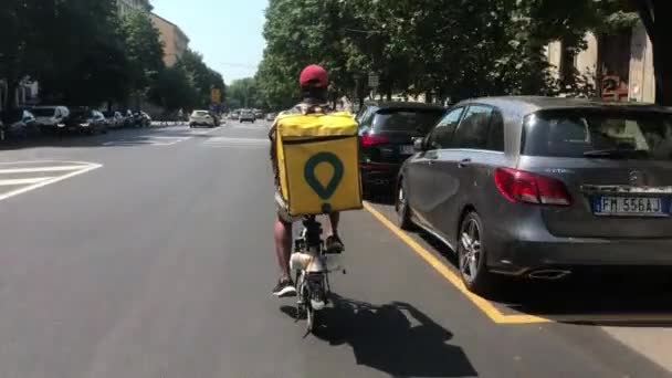 Italien Milano September 2019 Allt Fler Cyklister Levererar Mat Till — Stockvideo